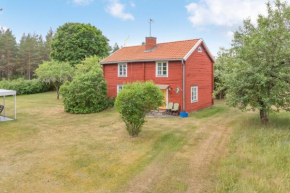 Cozy cottage with proximity to lake with jetty, Vimmerby